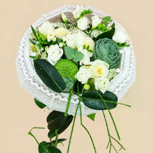 Букет на нежном плетеном кружевном каркасе — фото 4