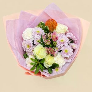 Нежный букет с белой розой, нутаном и хризантемой — фото 4